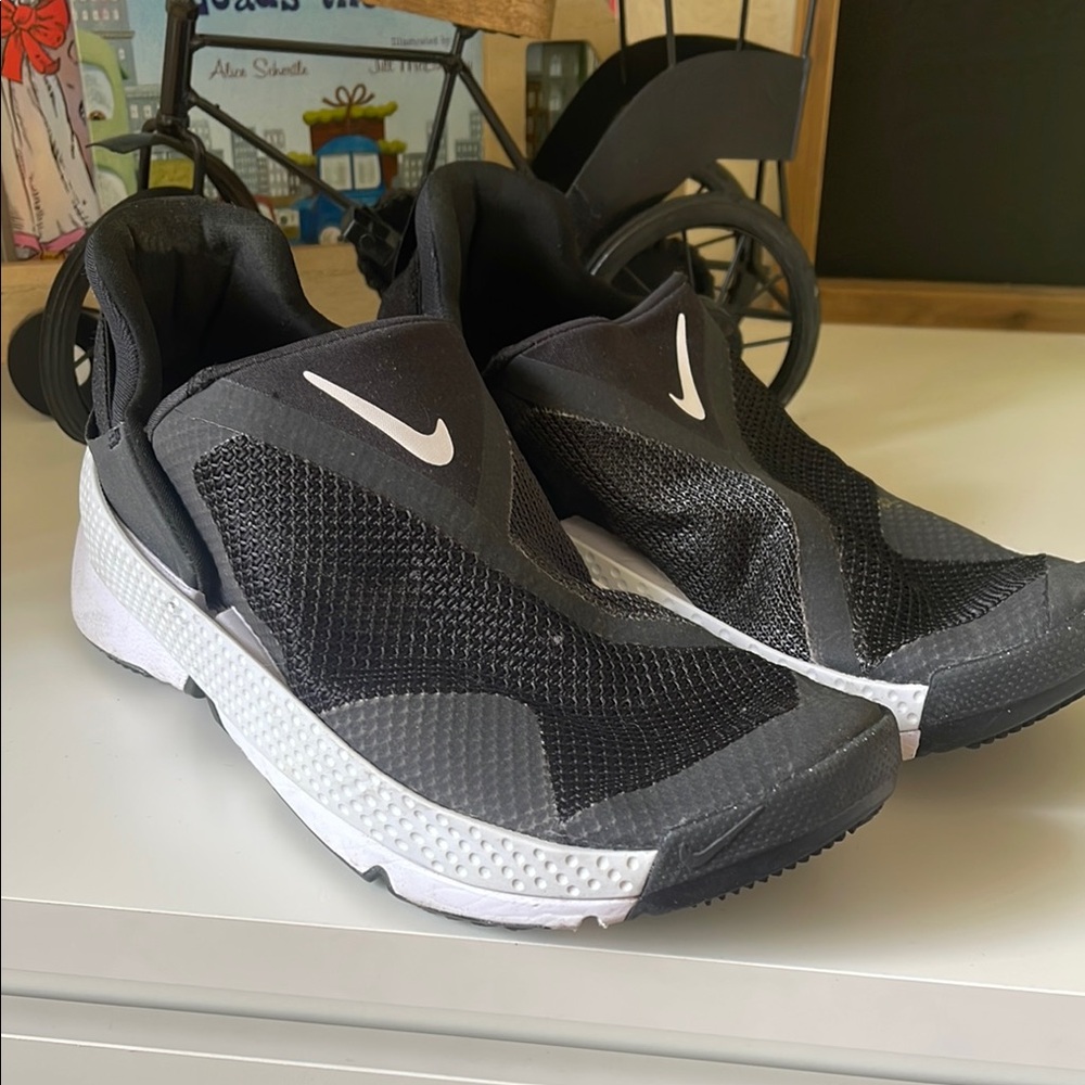 Nike Black and White Mesh Fly Ease Slip-Ons size 7